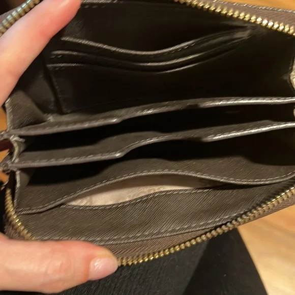 Michael Kors Zip Around Card Case/Wristlet - Picture 4 of 4